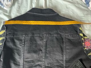 Cazadora vaquera Desigual elástica