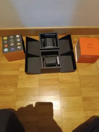 2 scatole catalogo orologi Omega Swatch