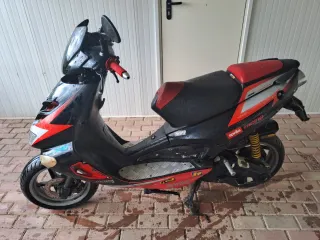 Aprilia SR antigua