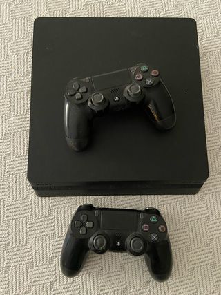 PS4 500GB + 2 Mandos