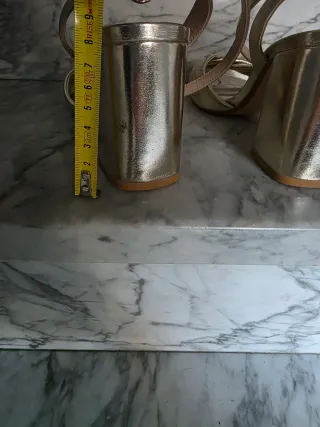 Sandali dorati Mango