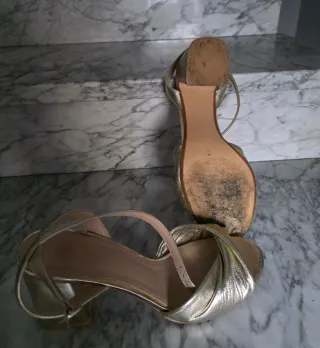 Sandali dorati Mango