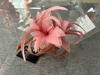 Tocador pelo/broche oro y rosa