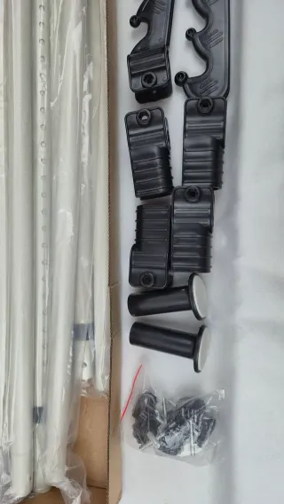 Appendiabiti estensibile da terra a soffitto