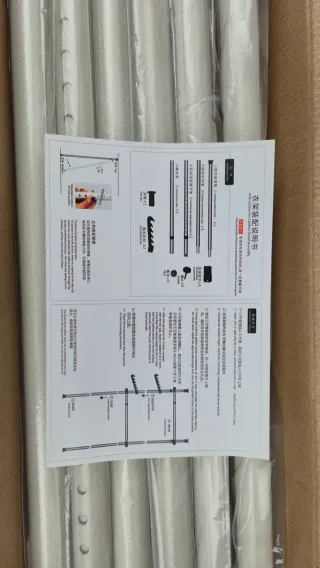 Appendiabiti estensibile da terra a soffitto