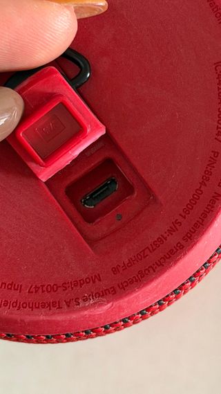 Altavoz Bluetooth UE MEGABOOM Rojo