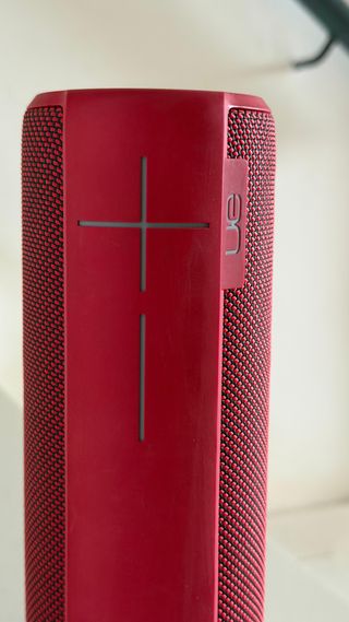 Altavoz Bluetooth UE MEGABOOM Rojo