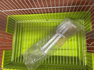 Jaula para pájaros verde y blanca marca Pedros