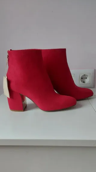 Botines rojos Stradivarius talla 35