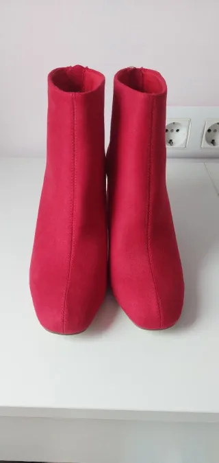 Botines rojos Stradivarius talla 35