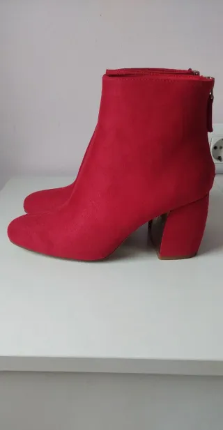 Botines rojos Stradivarius talla 35