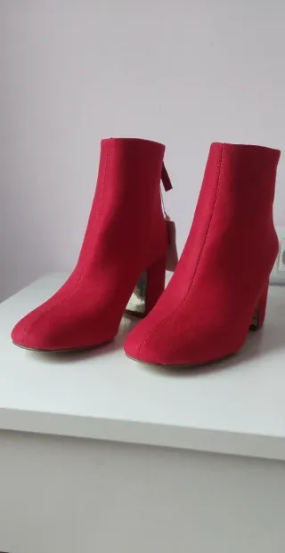 Botines rojos Stradivarius talla 35