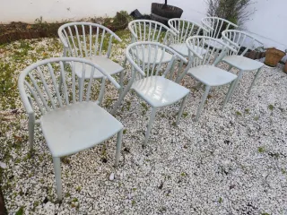 Mesa extensible eucalipto y sillas. Exterior