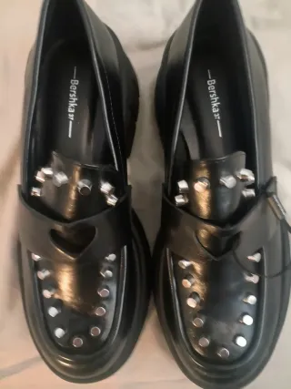 Mocasines Bershka negros tachas corazón 37