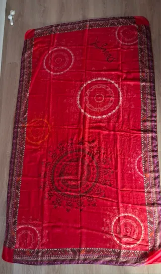 Pañuelo grande Desigual rojo y morado
