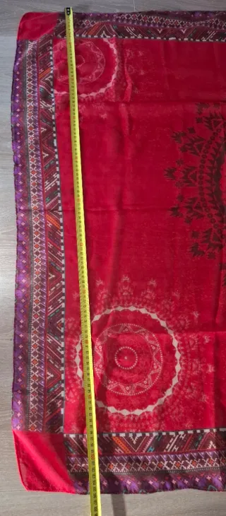 Pañuelo grande Desigual rojo y morado