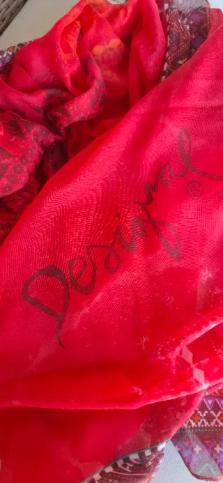 Pañuelo grande Desigual rojo y morado