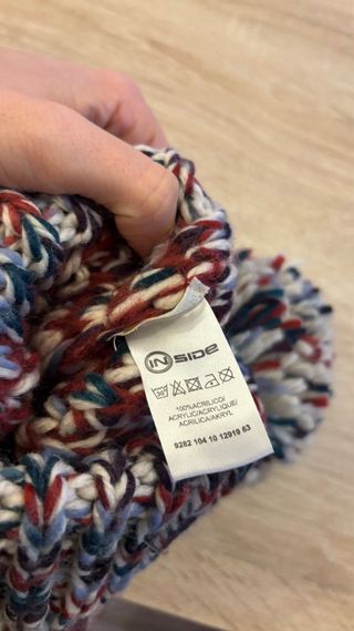 Gorro de lana tejido con pompón