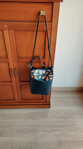 Bolso de mujer azul y multicolor