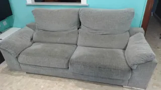 Sofá gris de tela