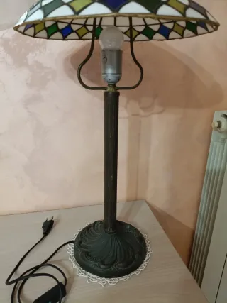 Antica lampada da tavolo funzionante Tiffany