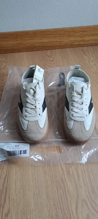 Zapatillas Parfois Beige y Blanco Talla 38