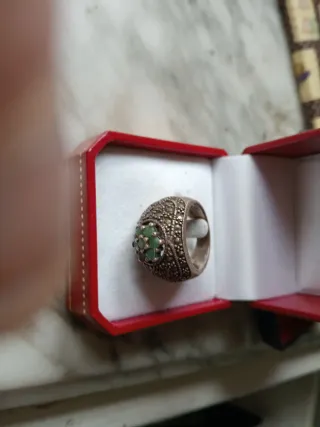 Anillos de plata con piedras verdes