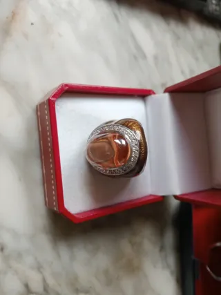 Anillos de plata con piedras verdes