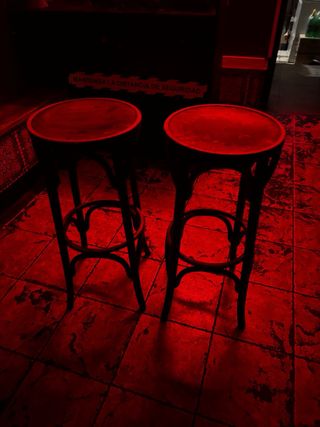 Bancos altos de madera