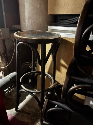 Bancos altos de madera