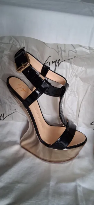 Sandalo Giuseppe Zanotti Heelless Plateau Nero Oro