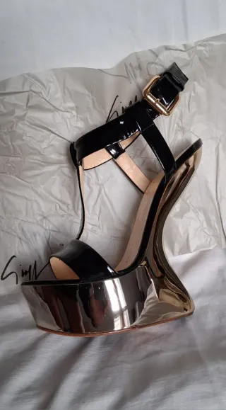 Sandalo Giuseppe Zanotti Heelless Plateau Nero Oro