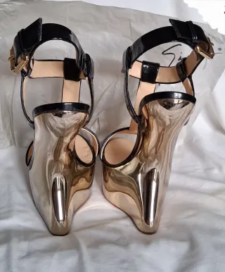 Sandalo Giuseppe Zanotti Heelless Plateau Nero Oro
