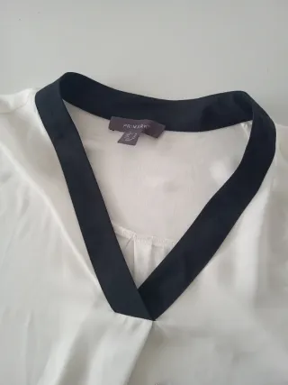 Blusa blanca con cuello negro