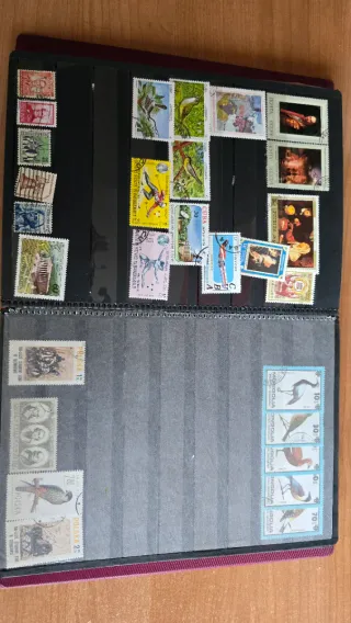 Álbum de sellos con sellos de Rumanía y Checoslova