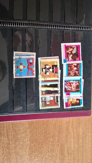 Álbum de sellos con sellos de Rumanía y Checoslova