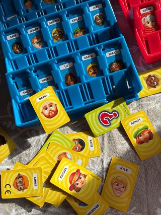 Juego Quién es Quién? Hasbro Gaming version viaje