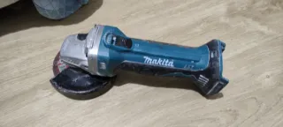 Amoladora Makita DGA452