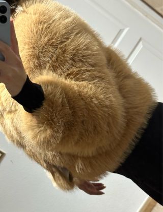 Chaqueta de pelo sintético beige