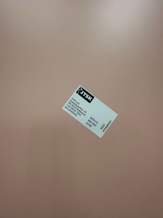 Mesita auxiliar redonda rosa