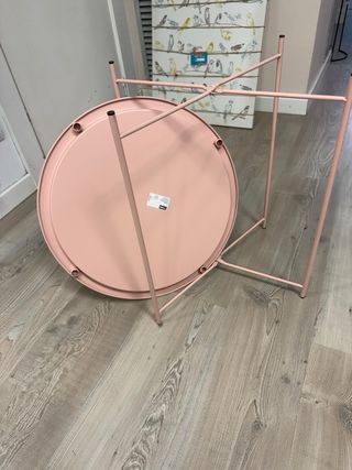 Mesita auxiliar redonda rosa