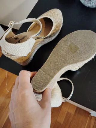 Sandalias doradas Le Capricciose Talla 38