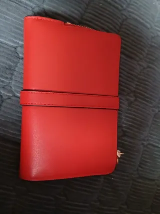 Cartera Tommy Hilfiger Roja con Detalle Dorado