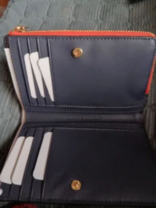 Cartera Tommy Hilfiger Roja con Detalle Dorado