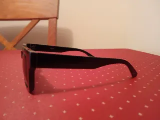 Gafas de sol Mango mujer negras y rojas