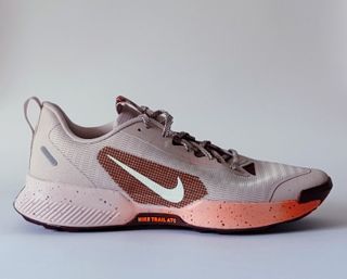 43 - Nike Juniper Trail 3 - Zapatillas - Silt red