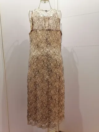 Vestido de encaje champán