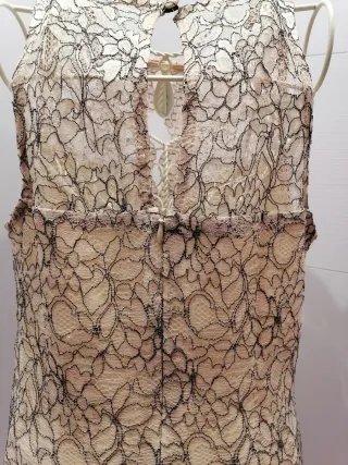 Vestido de encaje champán