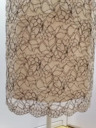 Vestido de encaje champán