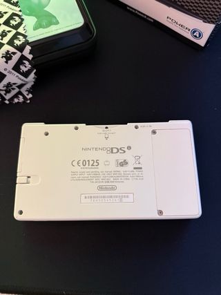Nintendo DSi Blanca + Accesorios Pokémon